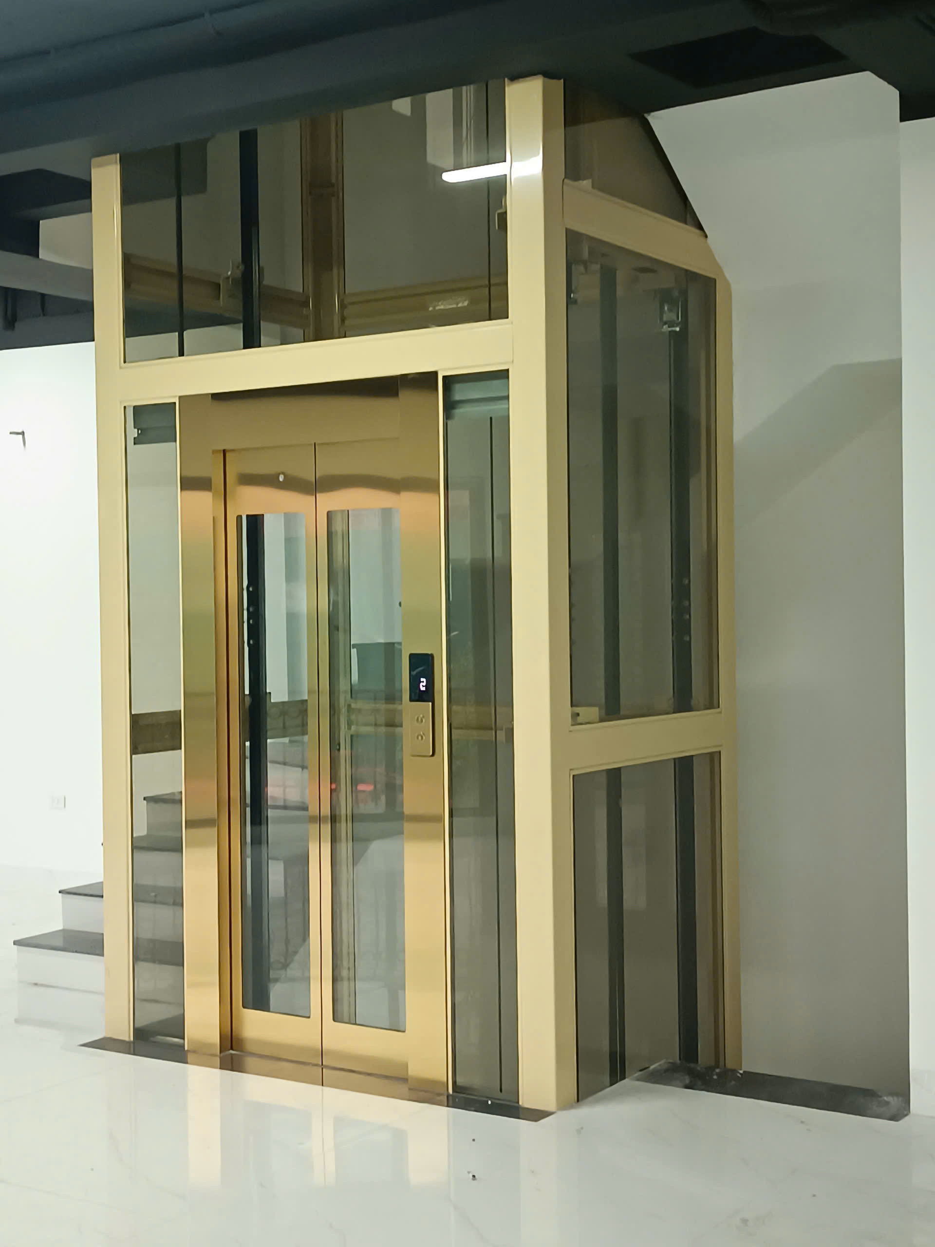 thang-may-Sanyo-lap-dat-tai-Ocean Park